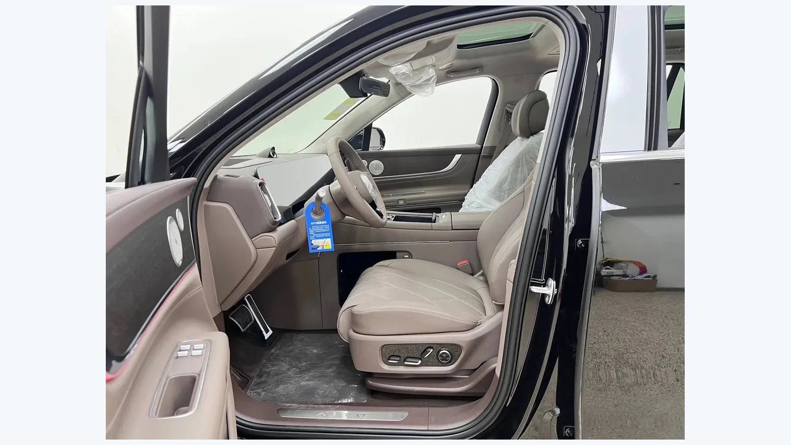 Used AITO M9 Seats thumbnail