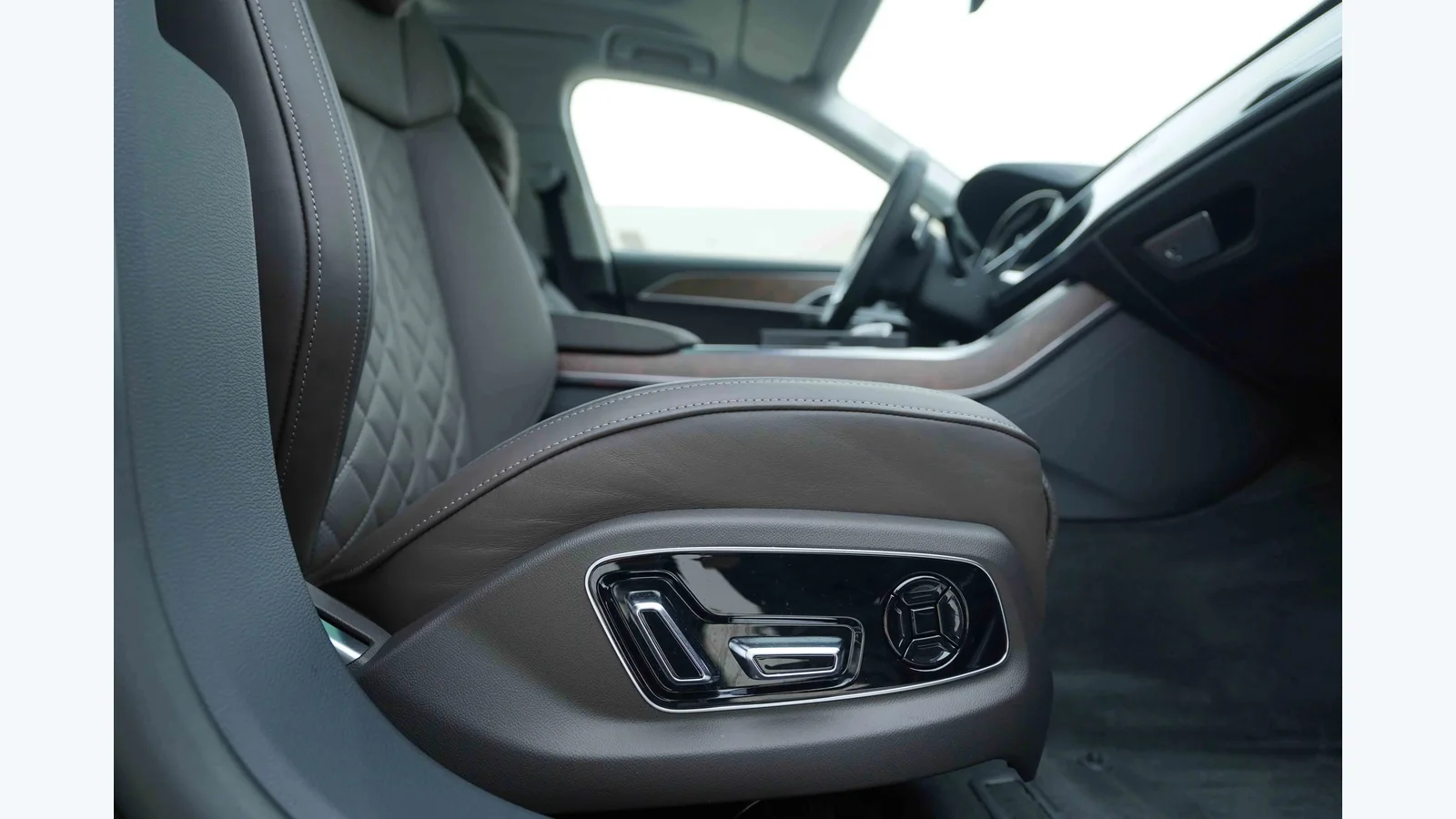 Used Audi A8 Photo 6 thumbnail