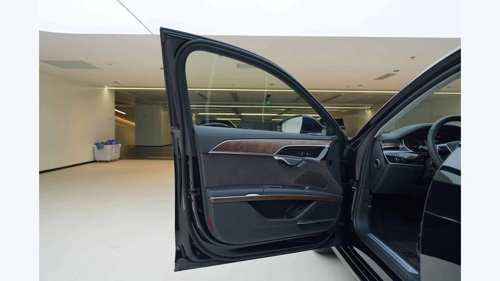Used Audi A8 Photo 16 thumbnail