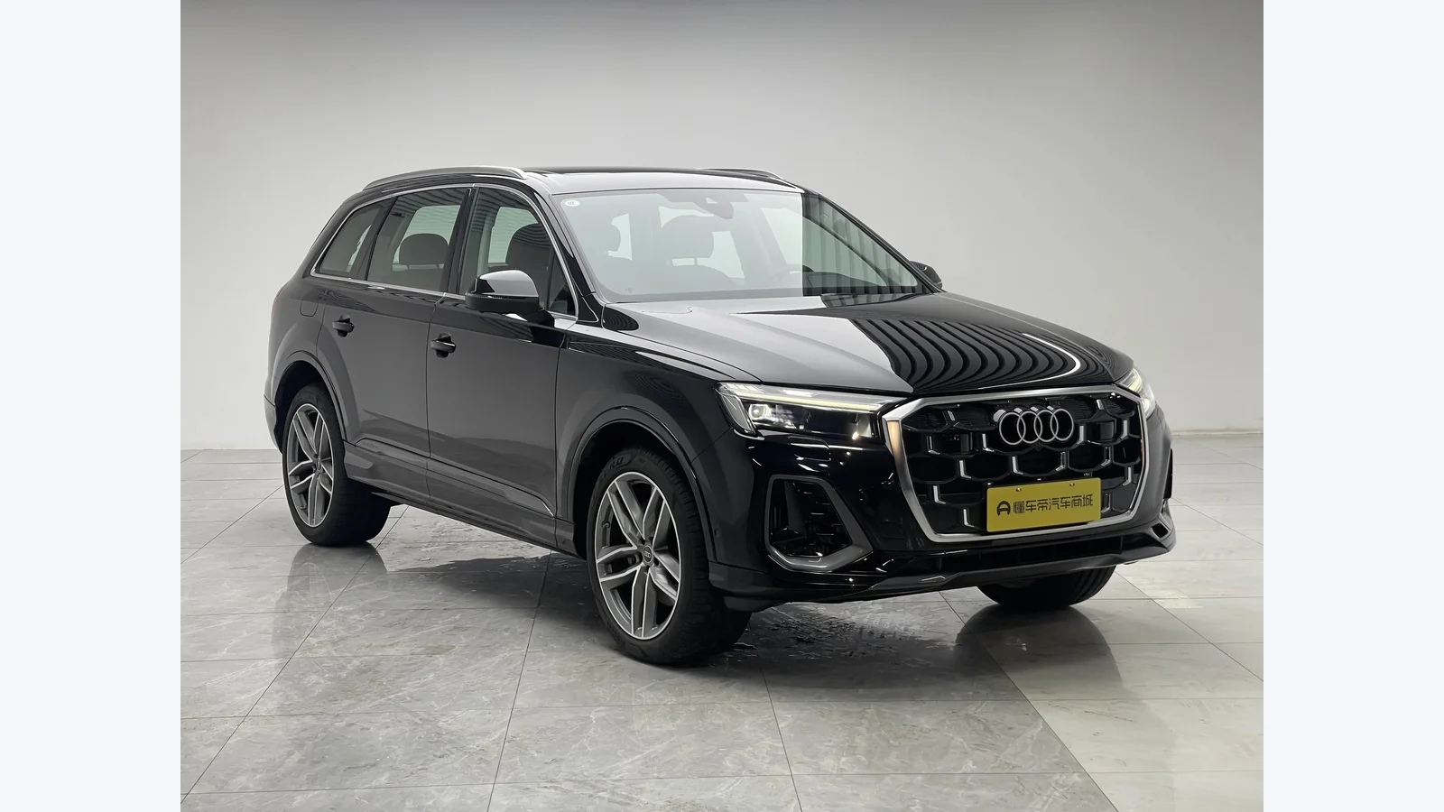 Used Audi Q7 Rear 45-degree thumbnail