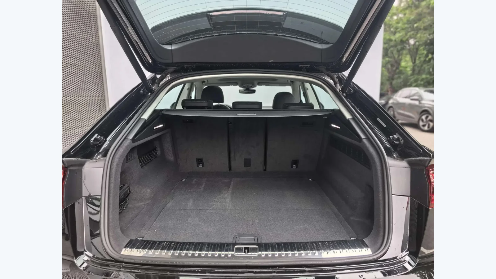 Used Audi Q8 Photo 12 thumbnail