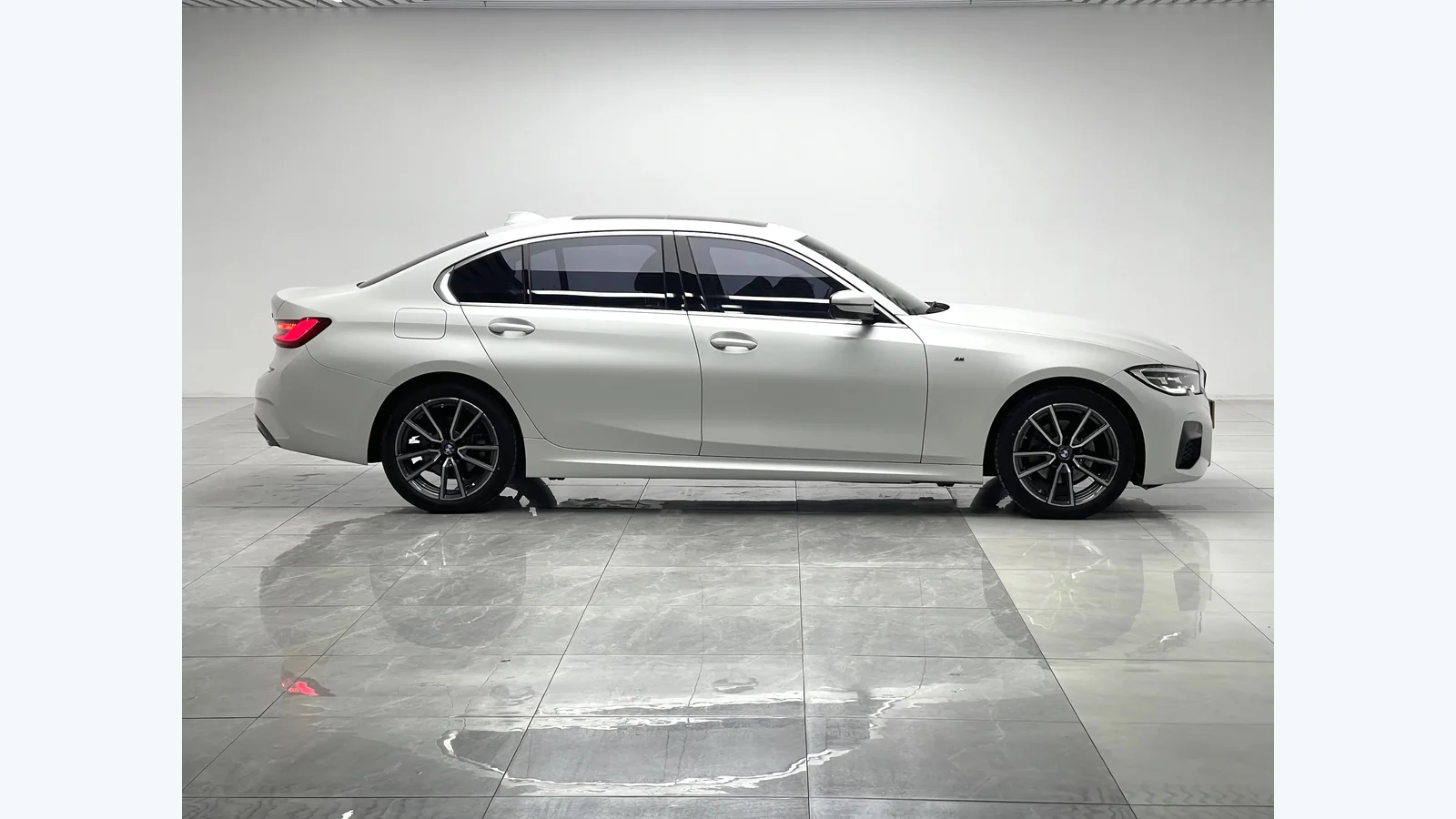 Used BMW 3 Series Photo 2 thumbnail