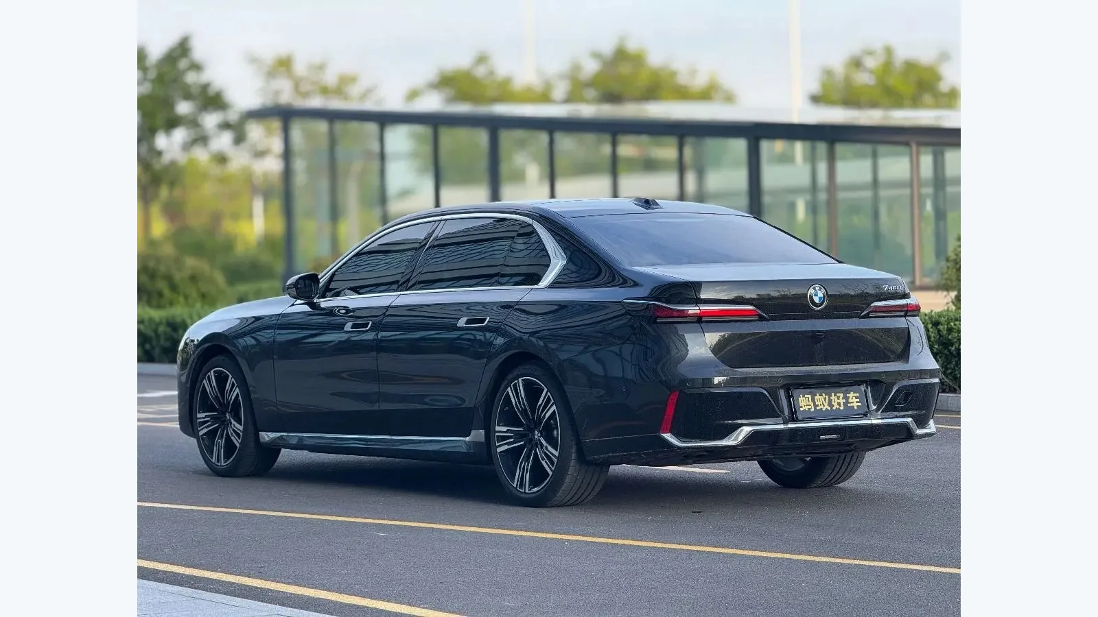 Used BMW 7 Series Rear 45-degree thumbnail