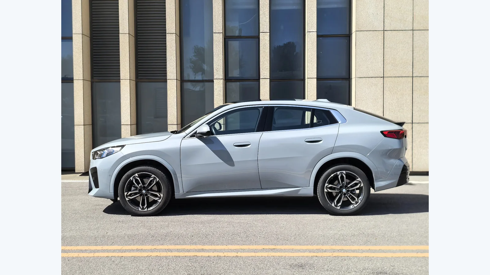 Used BMW X2 Rear 45-degree thumbnail