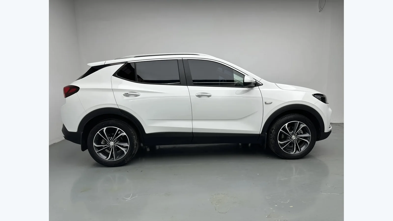 Used Buick Encore GX Photo 2 thumbnail