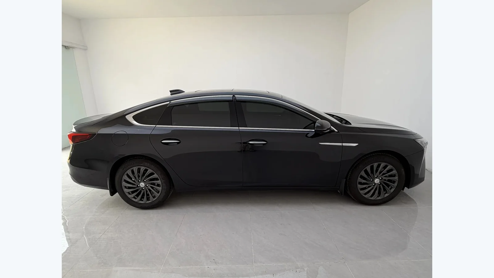 Used Buick LaCrosse Photo 2 thumbnail