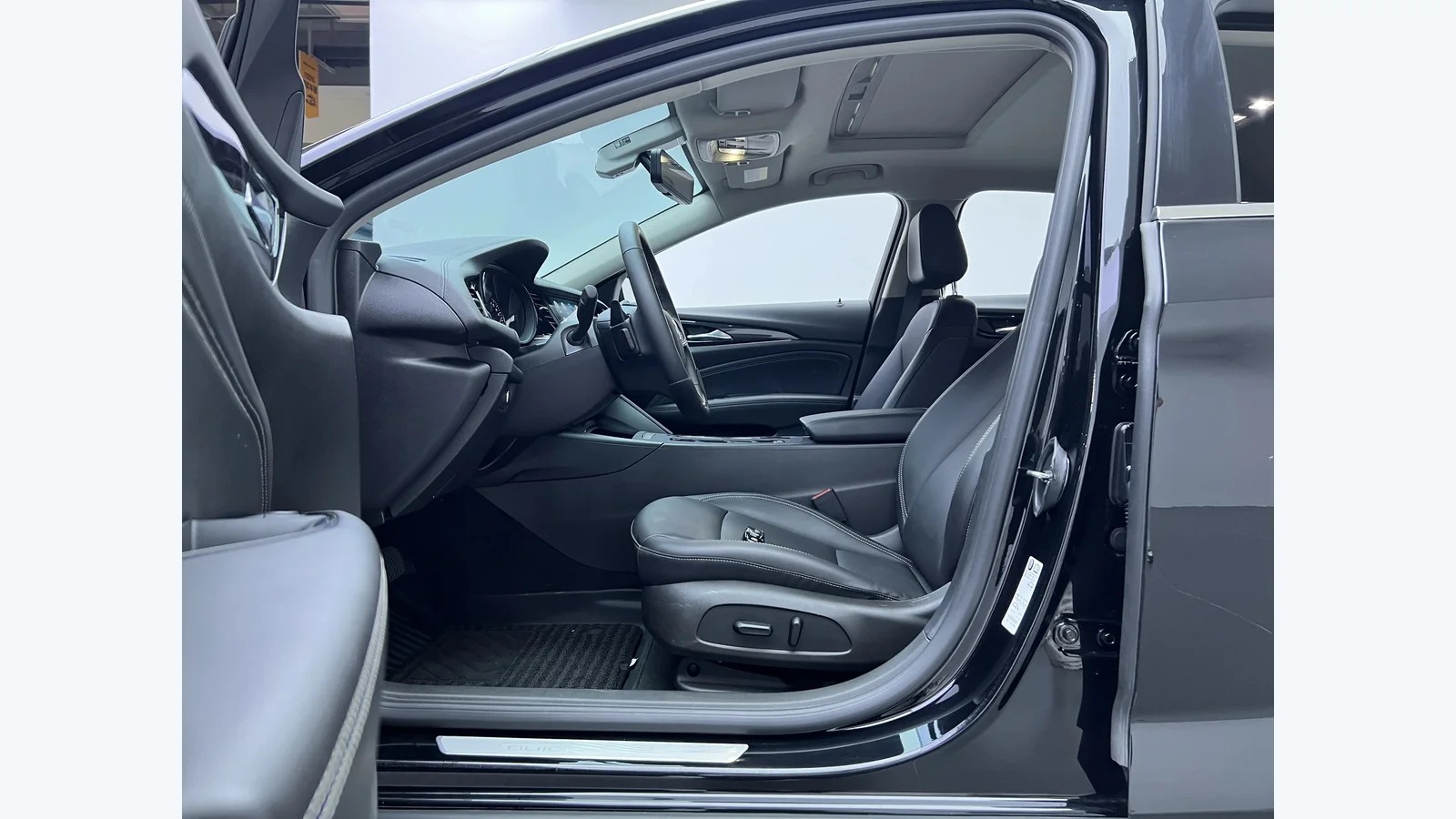 Used Buick Regal Photo 11 thumbnail
