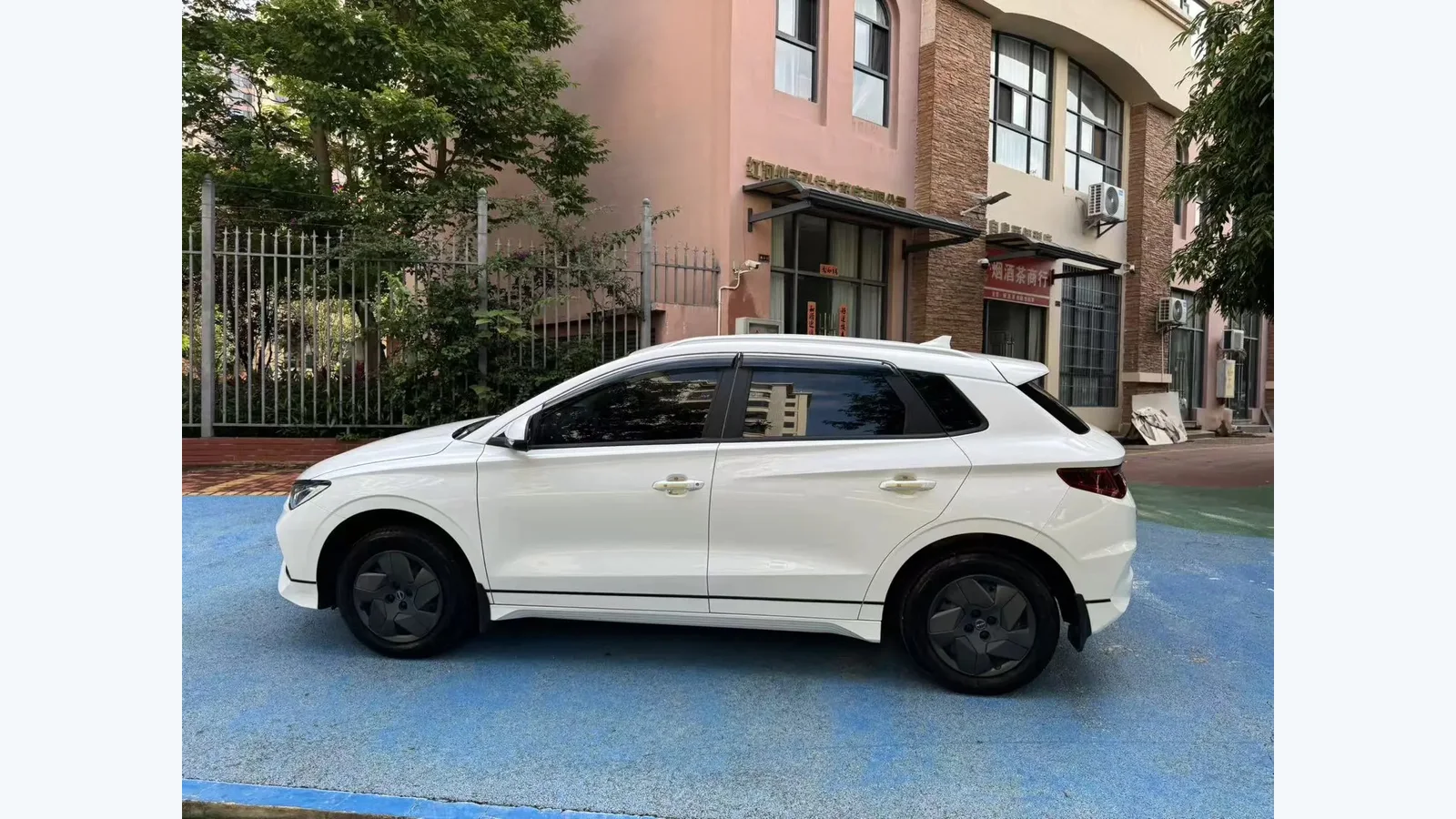 Used BYD e2 Rear 45-degree thumbnail