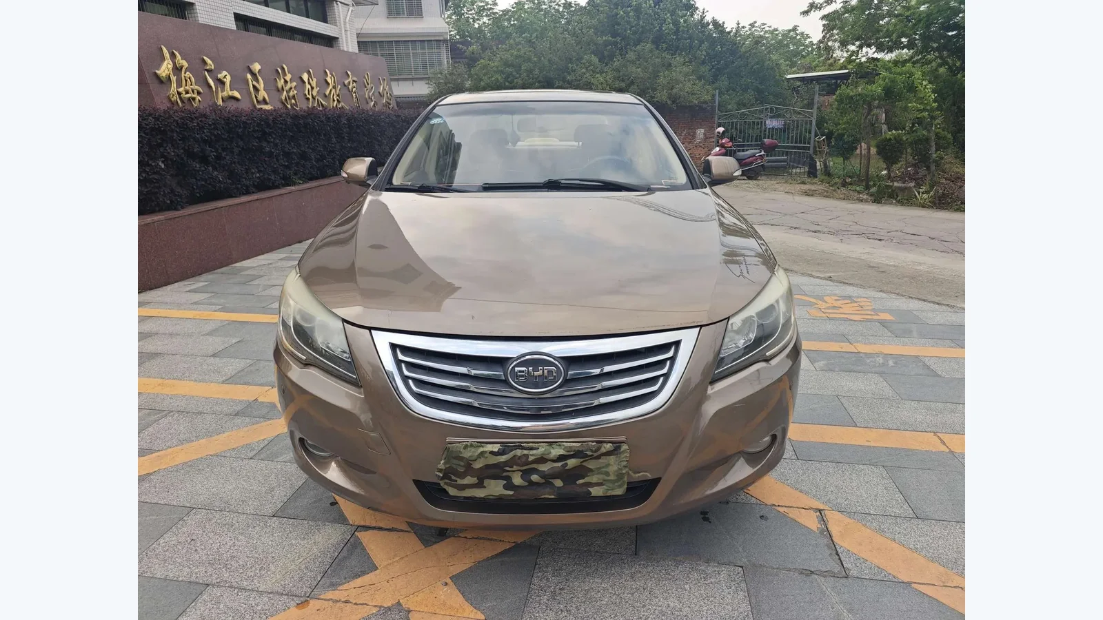 Used BYD G6 Front 45-degree reference for China export