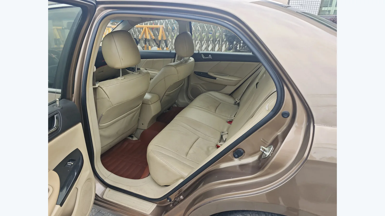 Used BYD G6 Photo 2 thumbnail