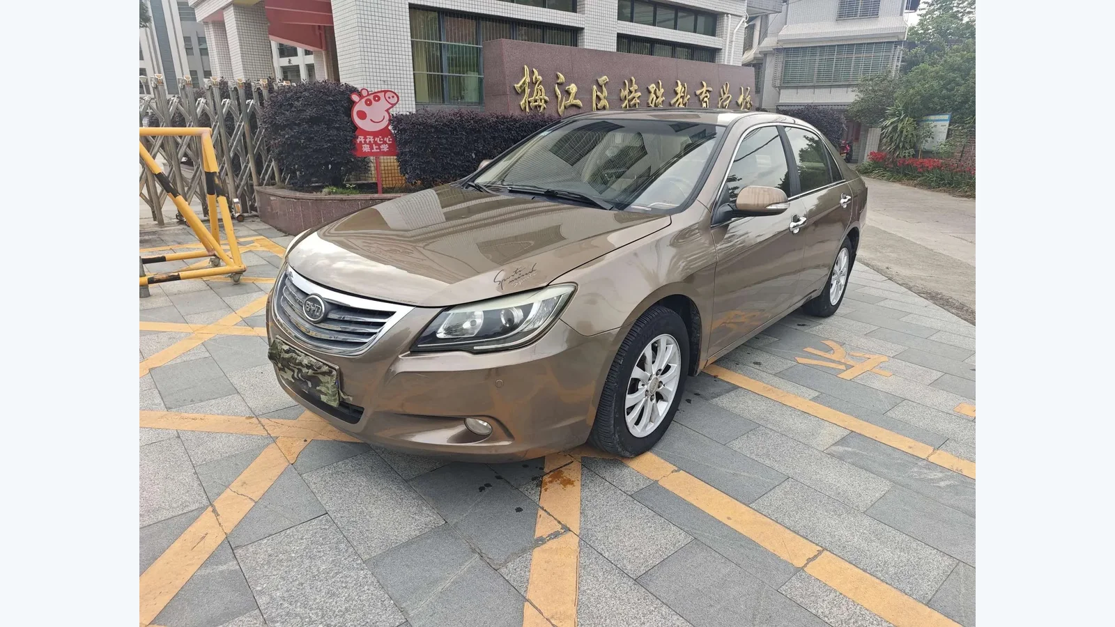 Used BYD G6 Photo 3 thumbnail