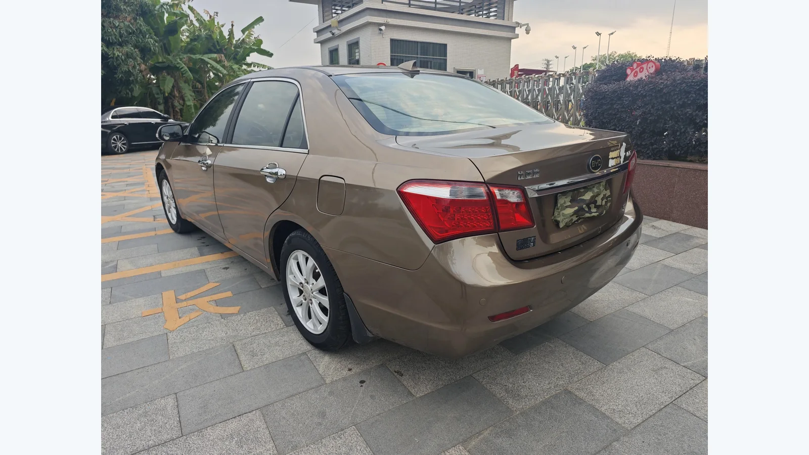 Used BYD G6 Rear 45-degree thumbnail