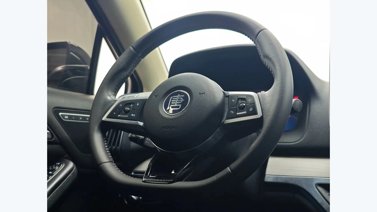 Used BYD Tang Photo 10 thumbnail