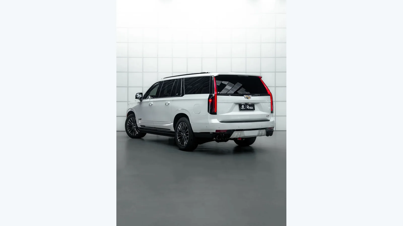Used Cadillac Escalade Front 45-degree reference for China export