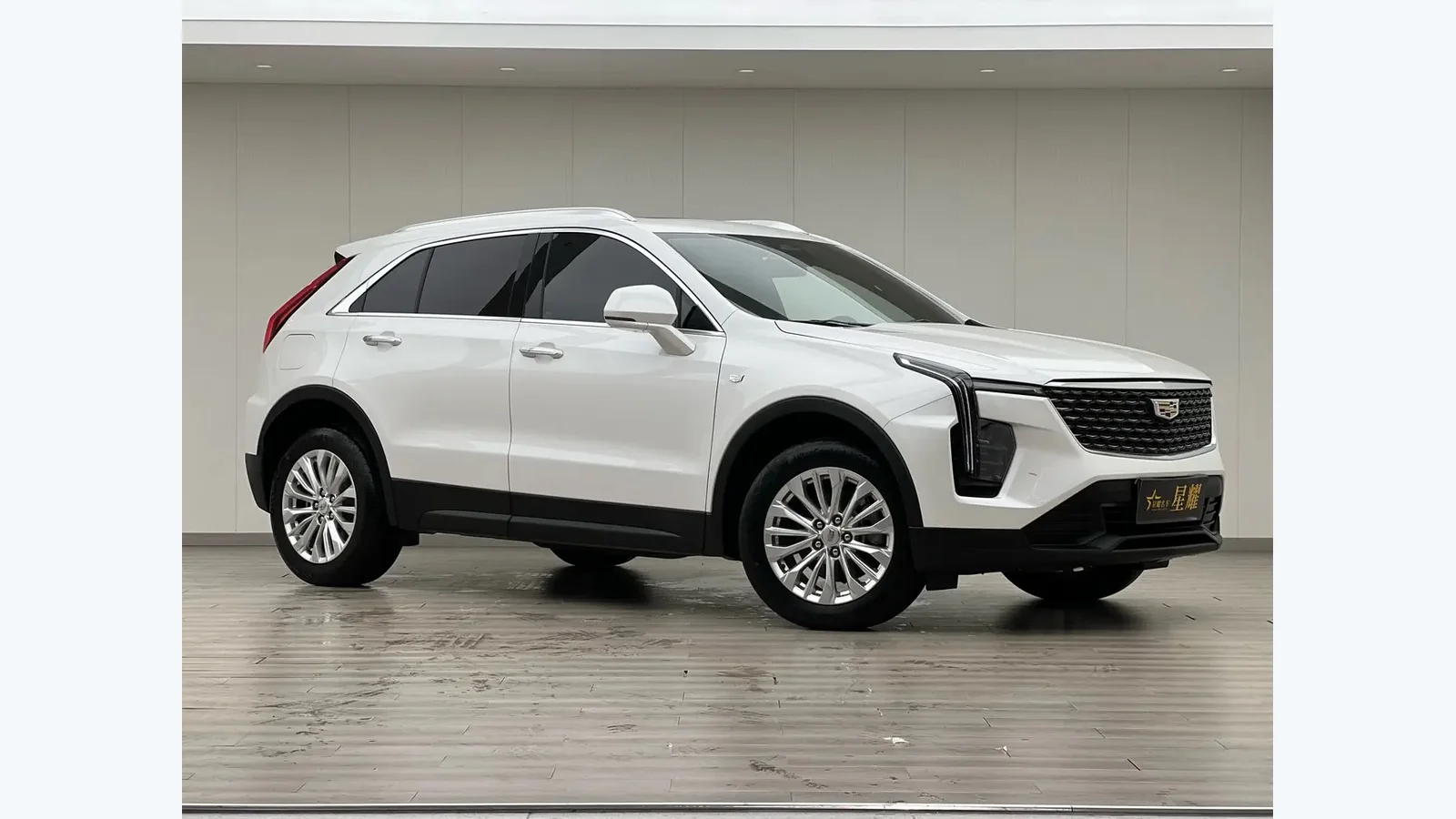 Used Cadillac XT4 Rear 45-degree thumbnail