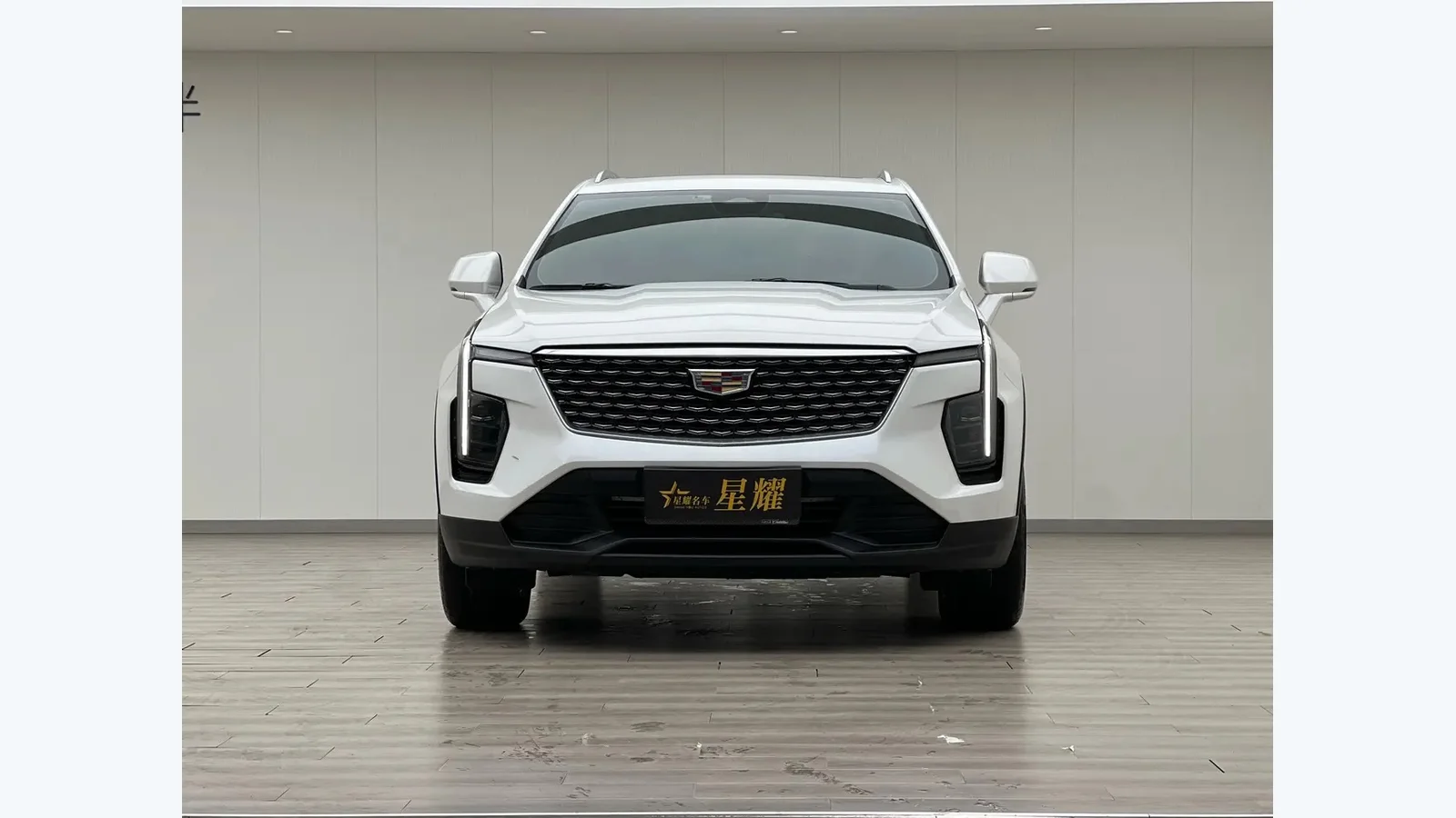 Used Cadillac XT4 Side profile thumbnail