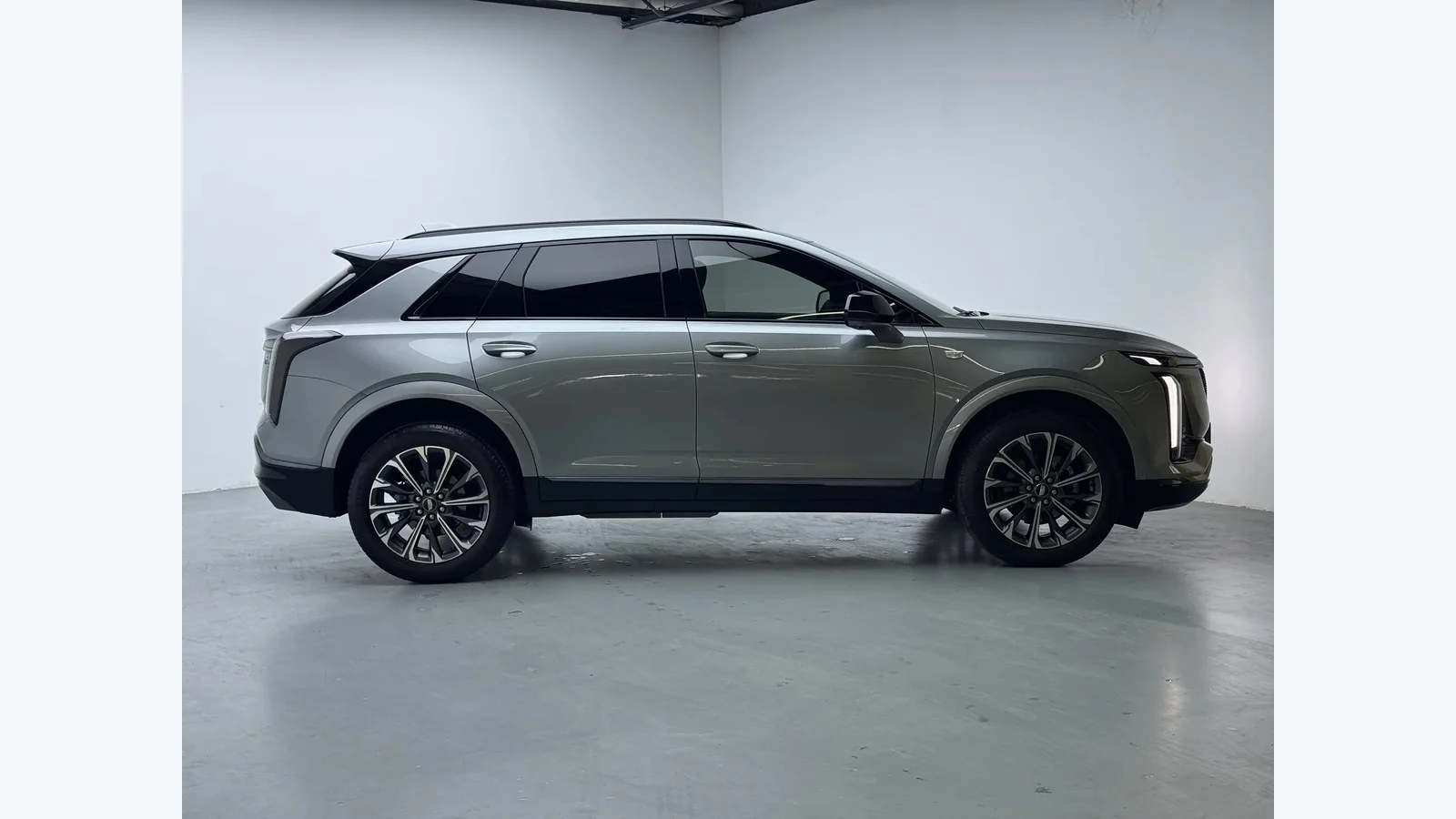 Used Cadillac XT5 Photo 2 thumbnail