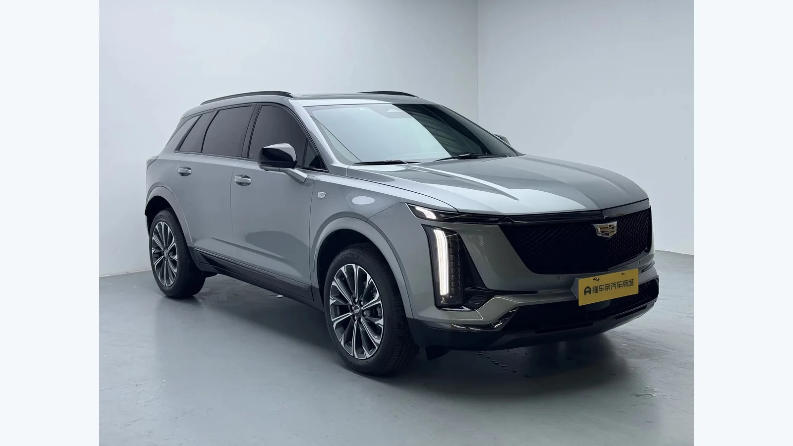Used Cadillac XT5 Rear 45-degree thumbnail