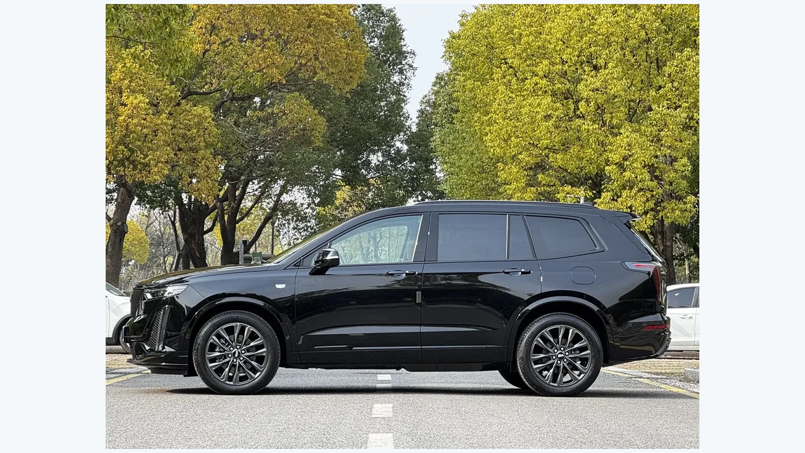 Used Cadillac XT6 Rear 45-degree thumbnail