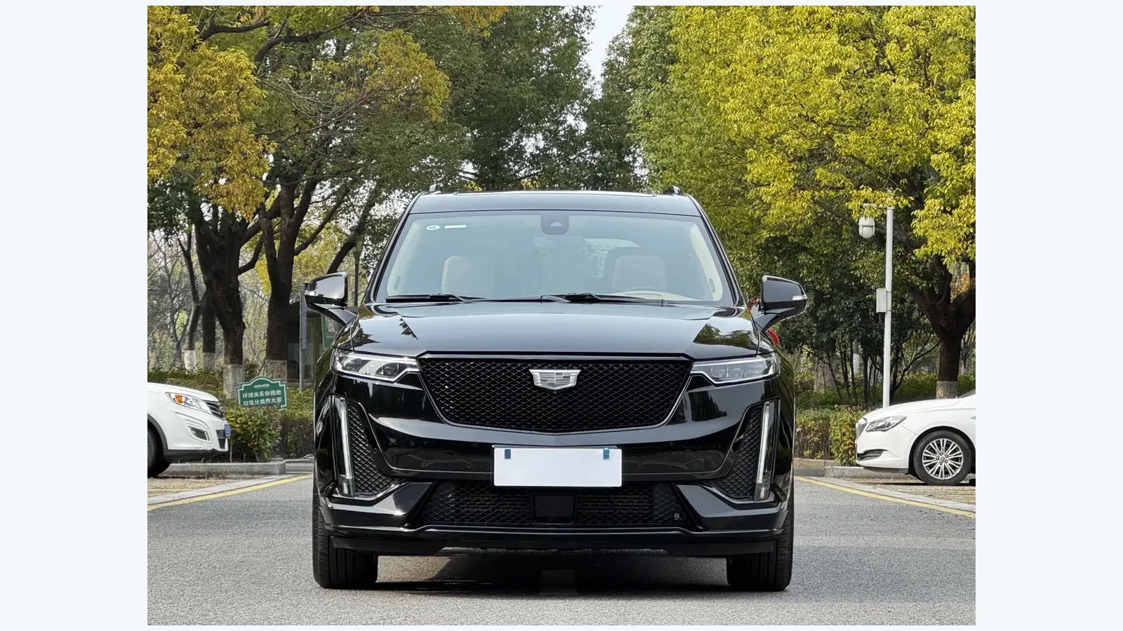 Used Cadillac XT6 Side profile thumbnail