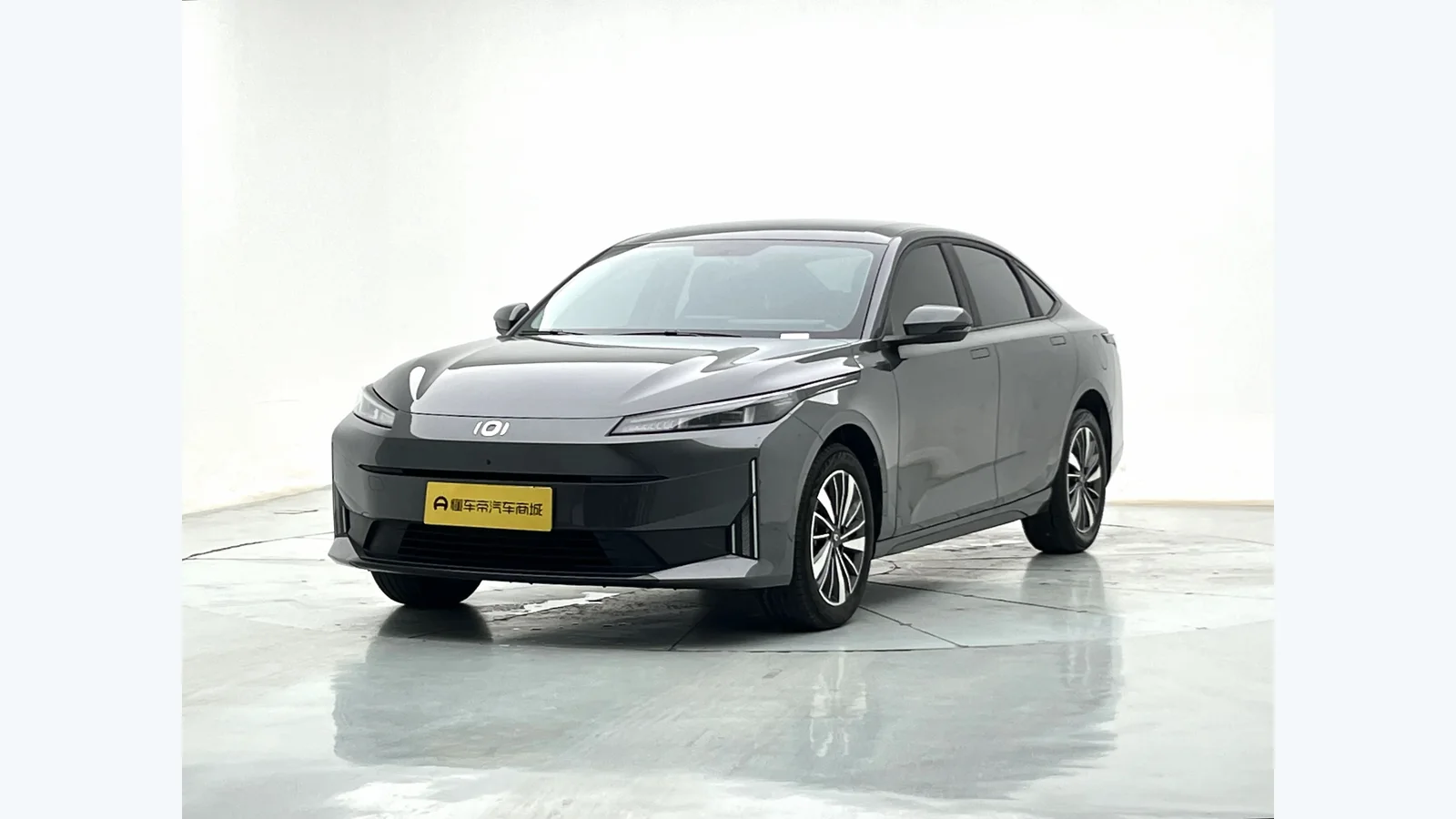 Used Changan Qiyuan A05 Front 45-degree reference for China export