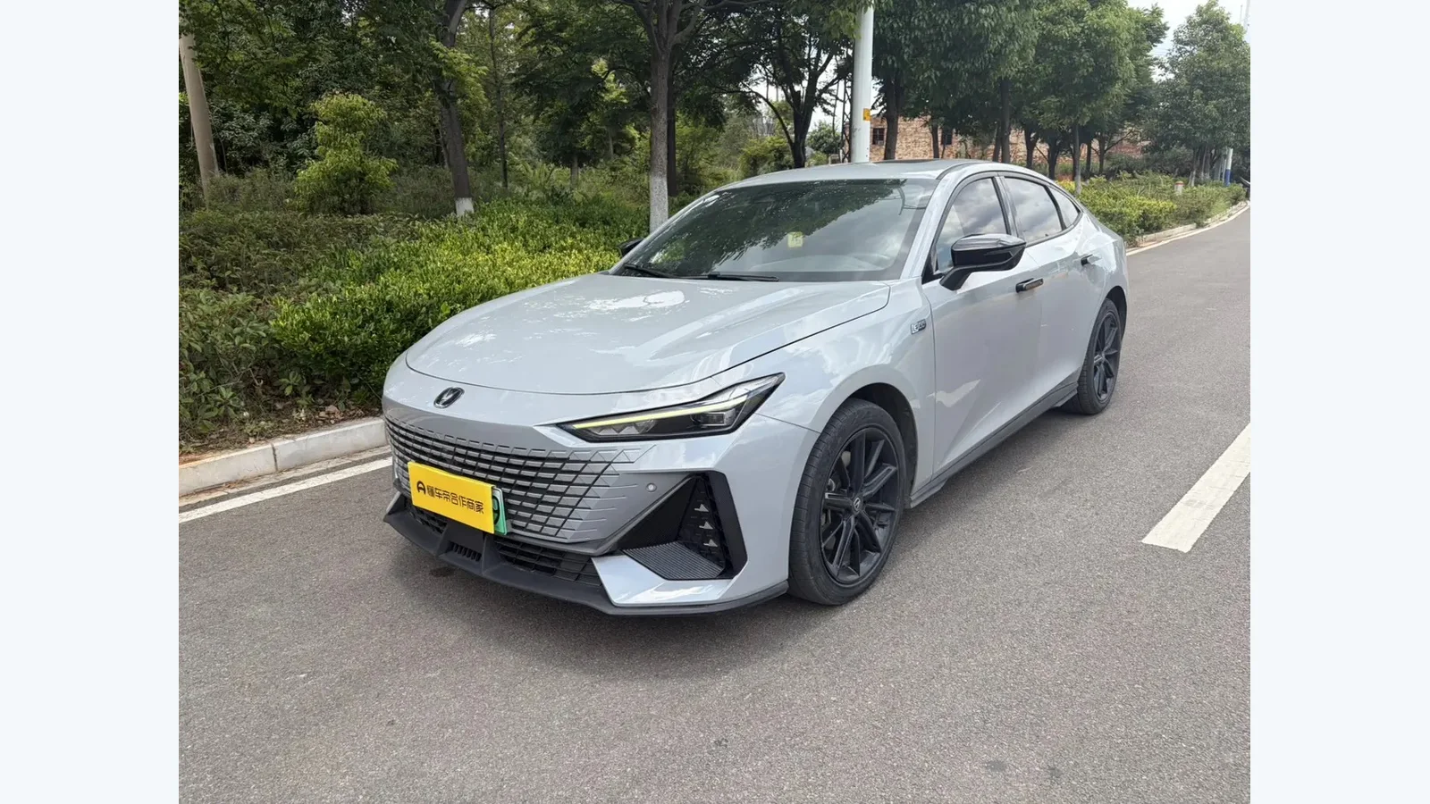 Used Changan UNI-V iDD Front 45-degree reference for China export