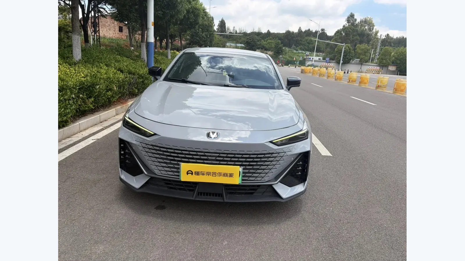 Used Changan UNI-V iDD Side profile thumbnail