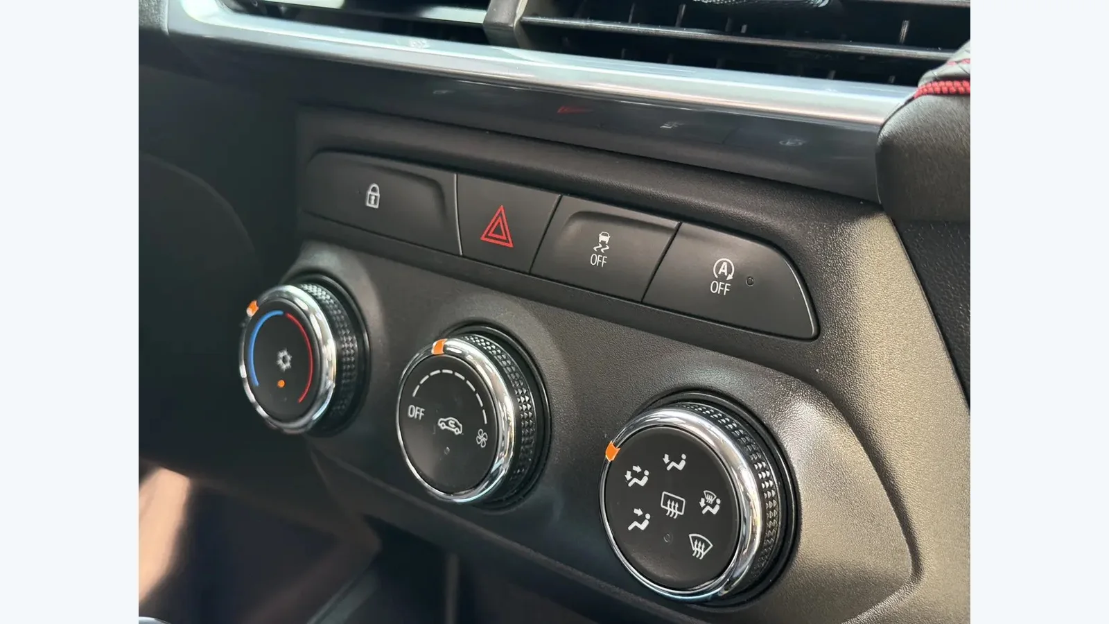 Used Chevrolet Tracker Photo 4 thumbnail