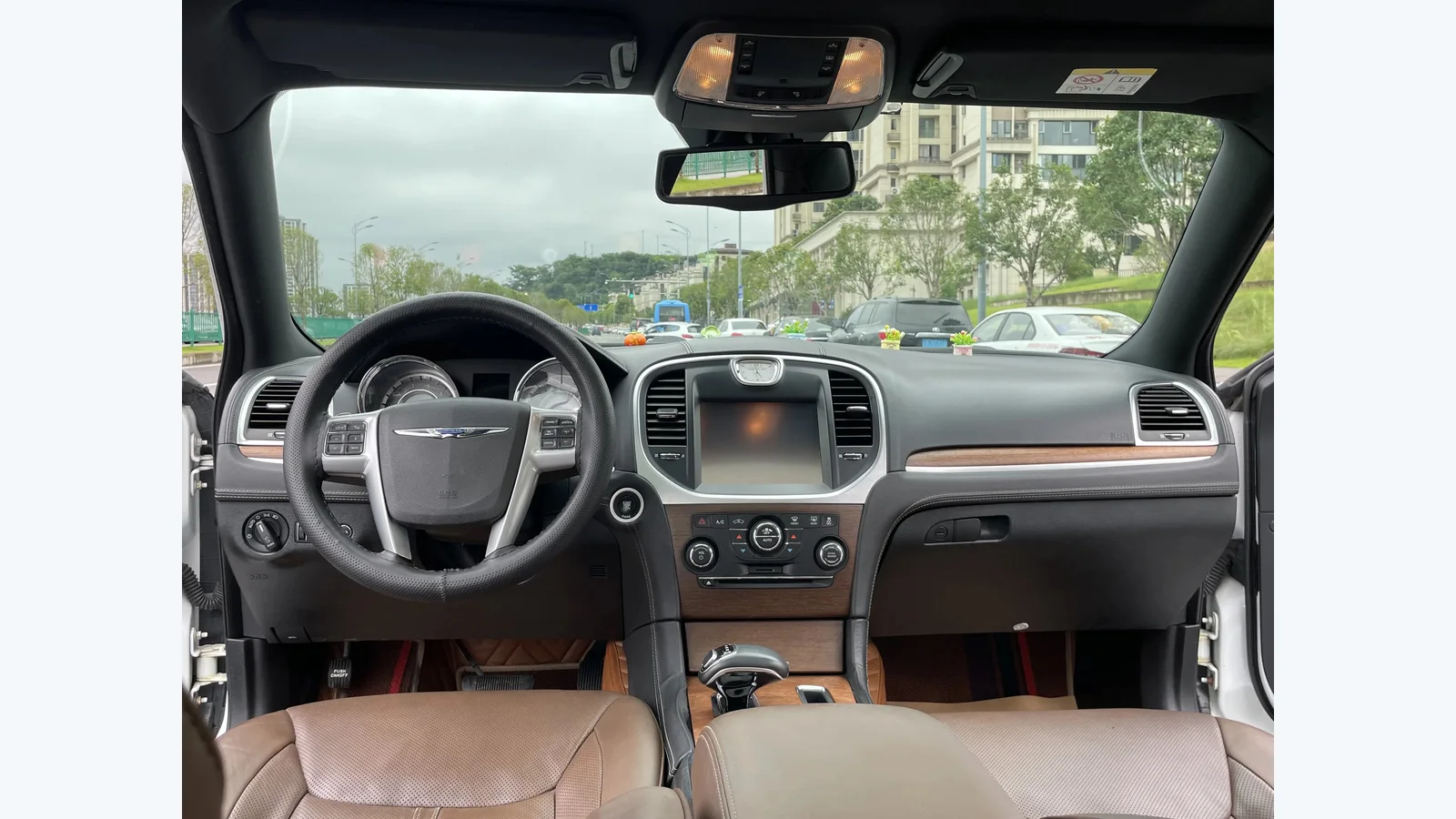 Used Chrysler 300C Photo 2 thumbnail