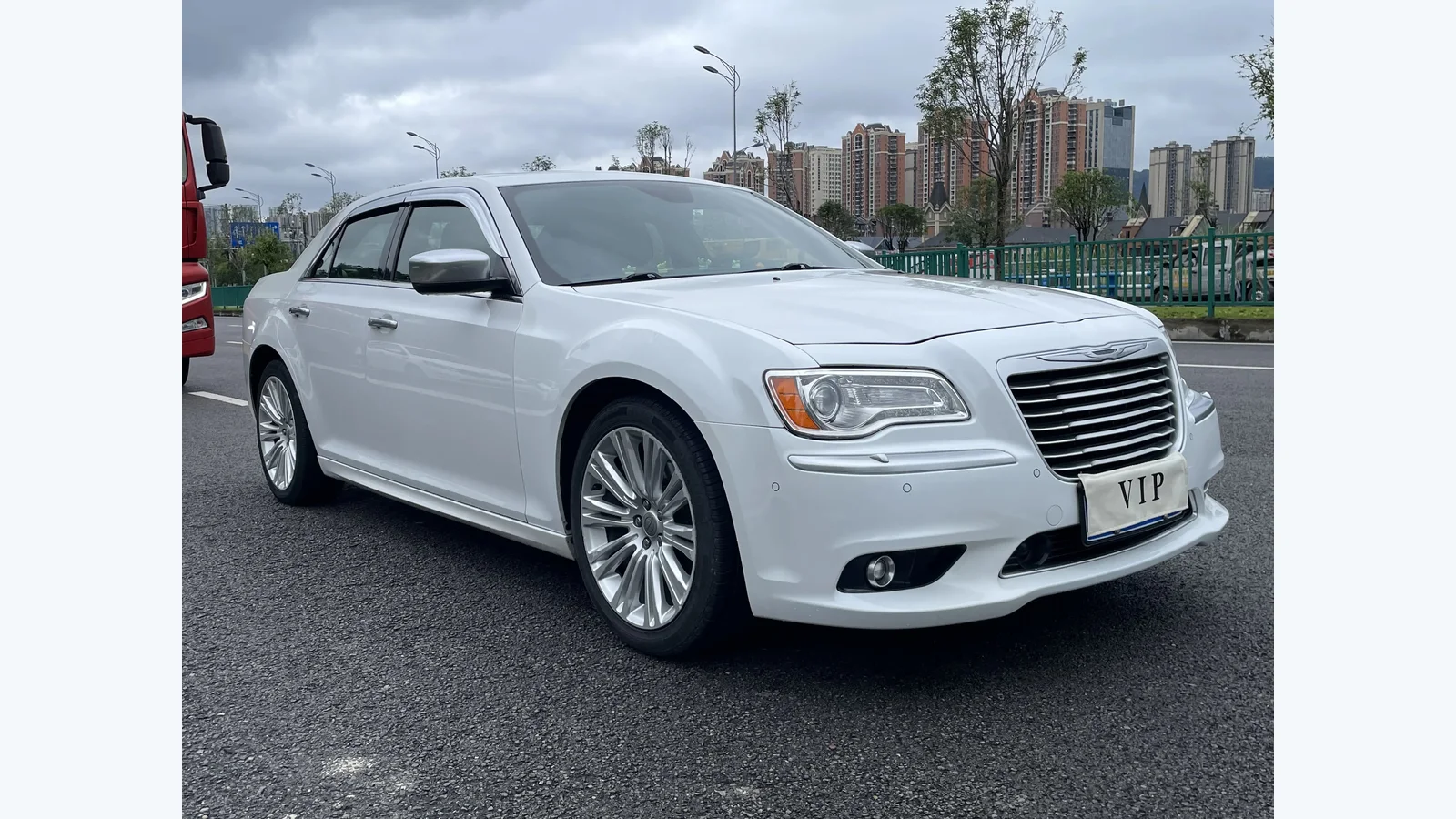 Used Chrysler 300C Rear 45-degree thumbnail
