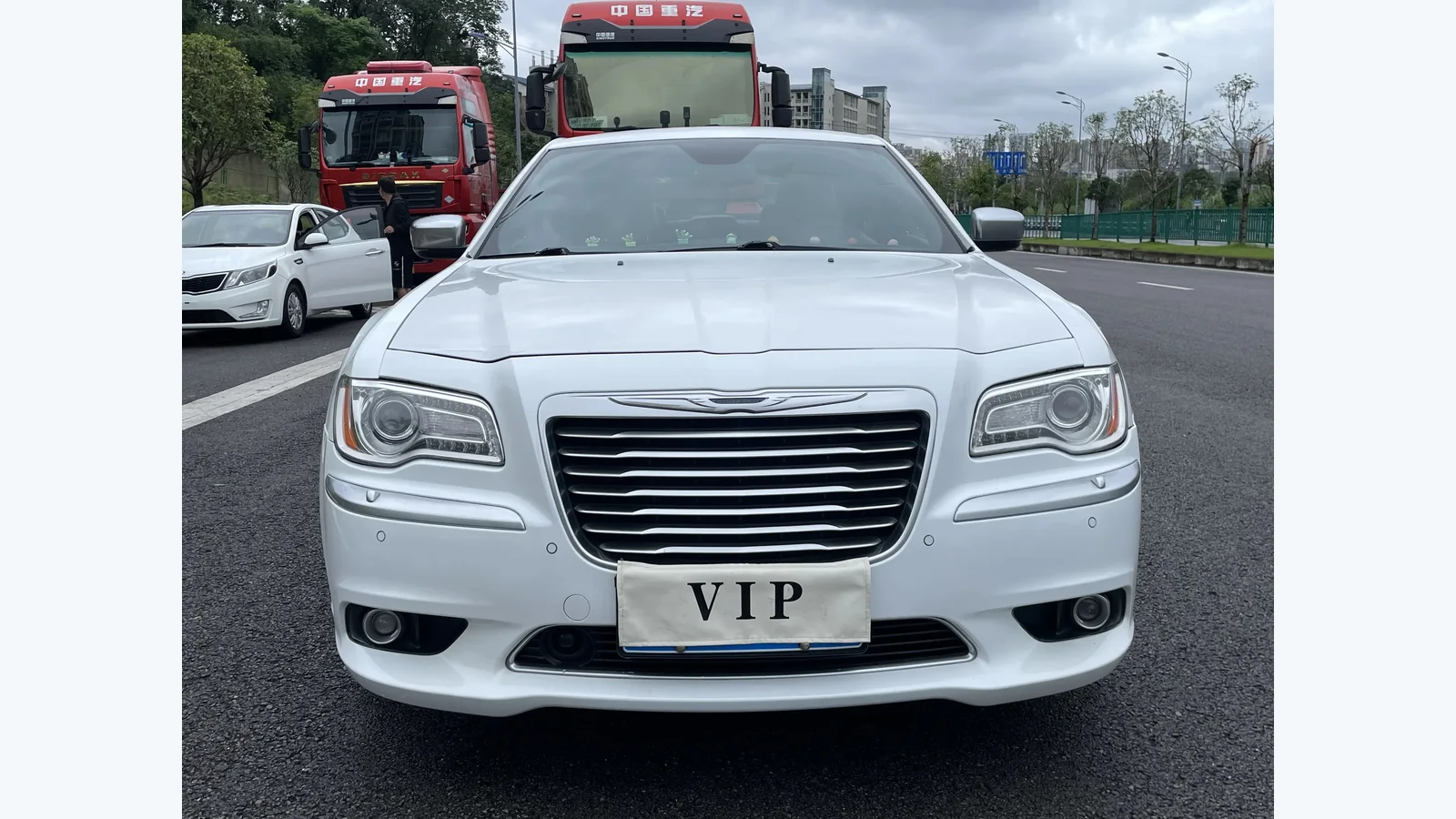 Used Chrysler 300C Side profile thumbnail