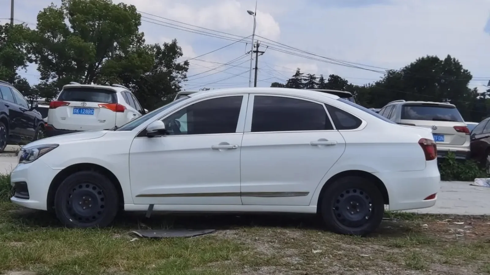Used Dongfeng Aeolus E70 Rear 45-degree thumbnail