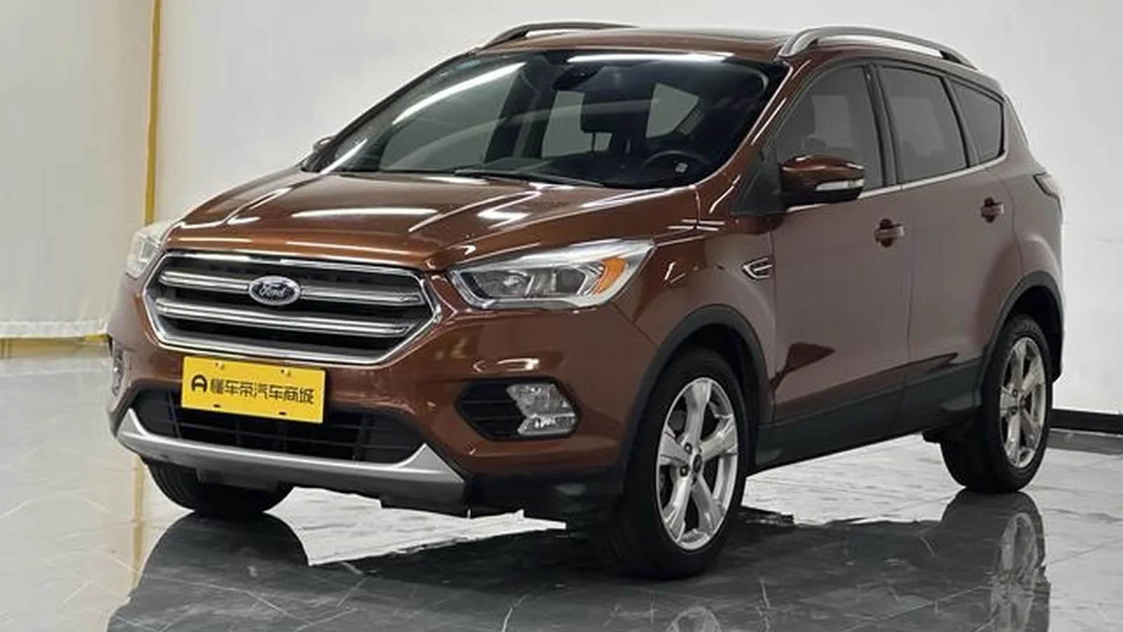 Used Ford Escape Front 45-degree reference for China export