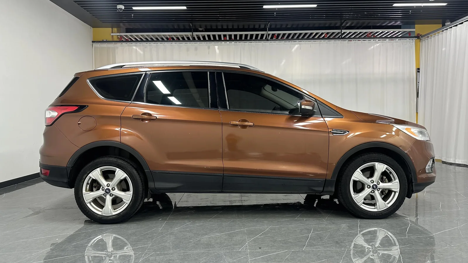 Used Ford Escape Photo 2 thumbnail
