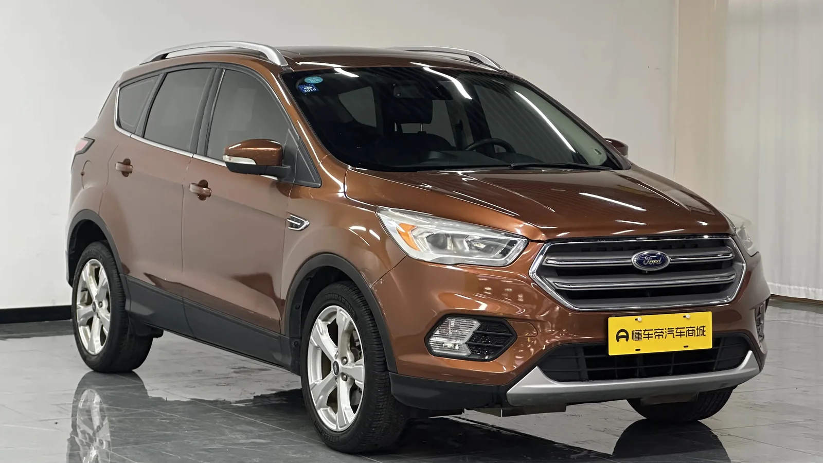 Used Ford Escape Rear 45-degree thumbnail