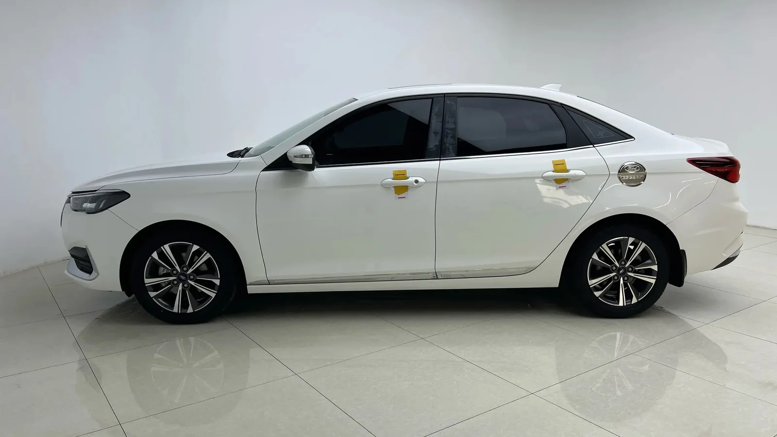 Used Ford Escort Rear 45-degree thumbnail