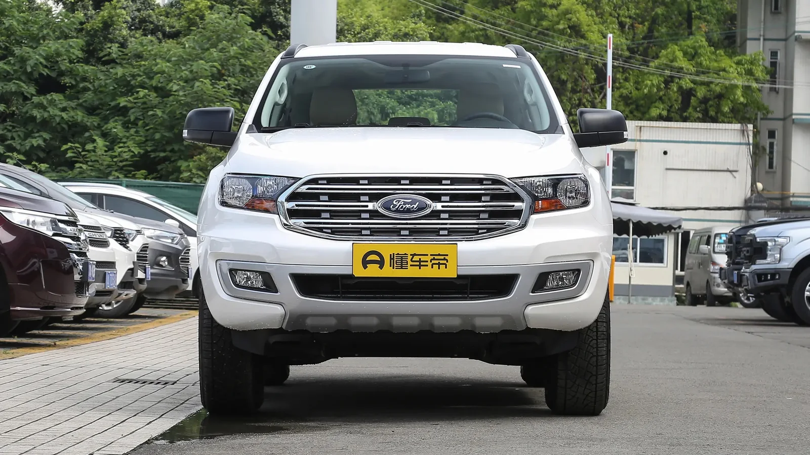 Used Ford Everest Side profile thumbnail
