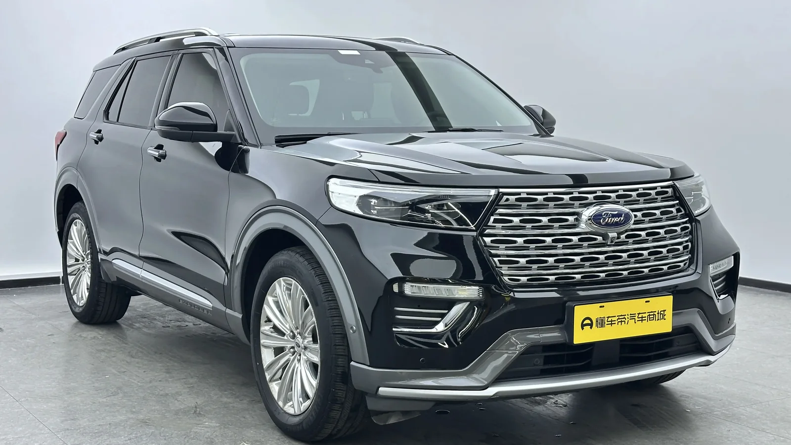 Used Ford Explorer Rear 45-degree thumbnail