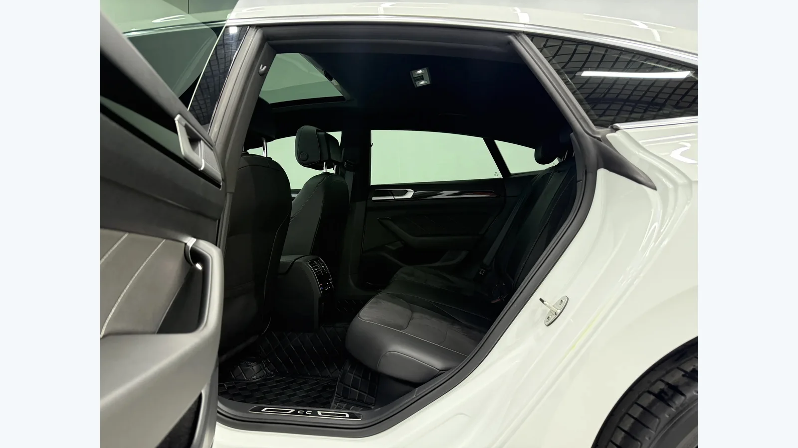 Used Volkswagen CC Photo 12 thumbnail