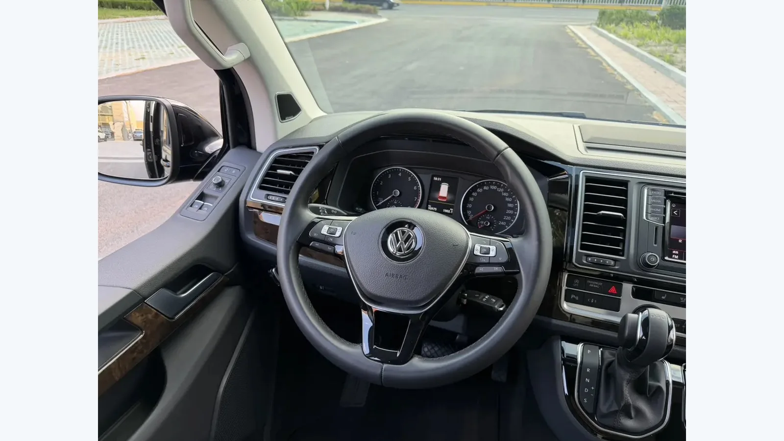 Used Volkswagen Multivan Photo 12 thumbnail