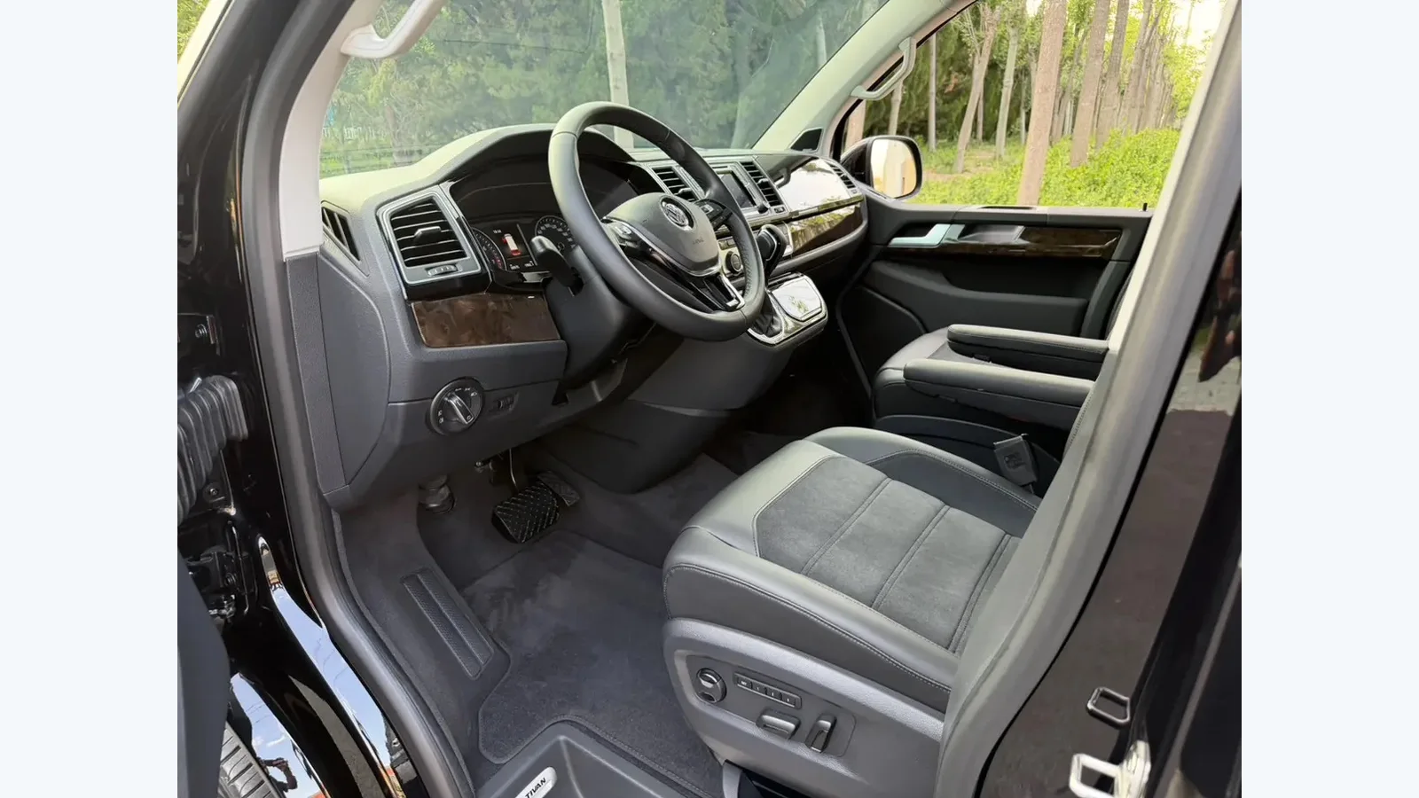 Used Volkswagen Multivan Photo 13 thumbnail