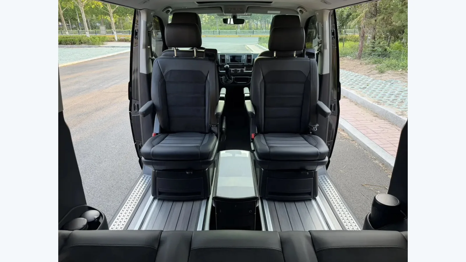 Used Volkswagen Multivan Photo 20 thumbnail