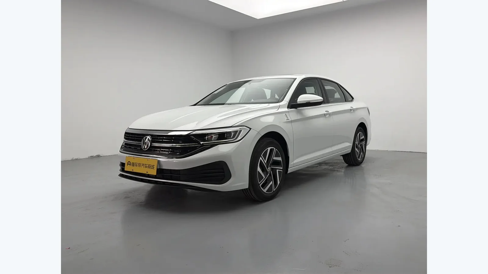 Used Volkswagen Sagitar Front 45-degree reference for China export