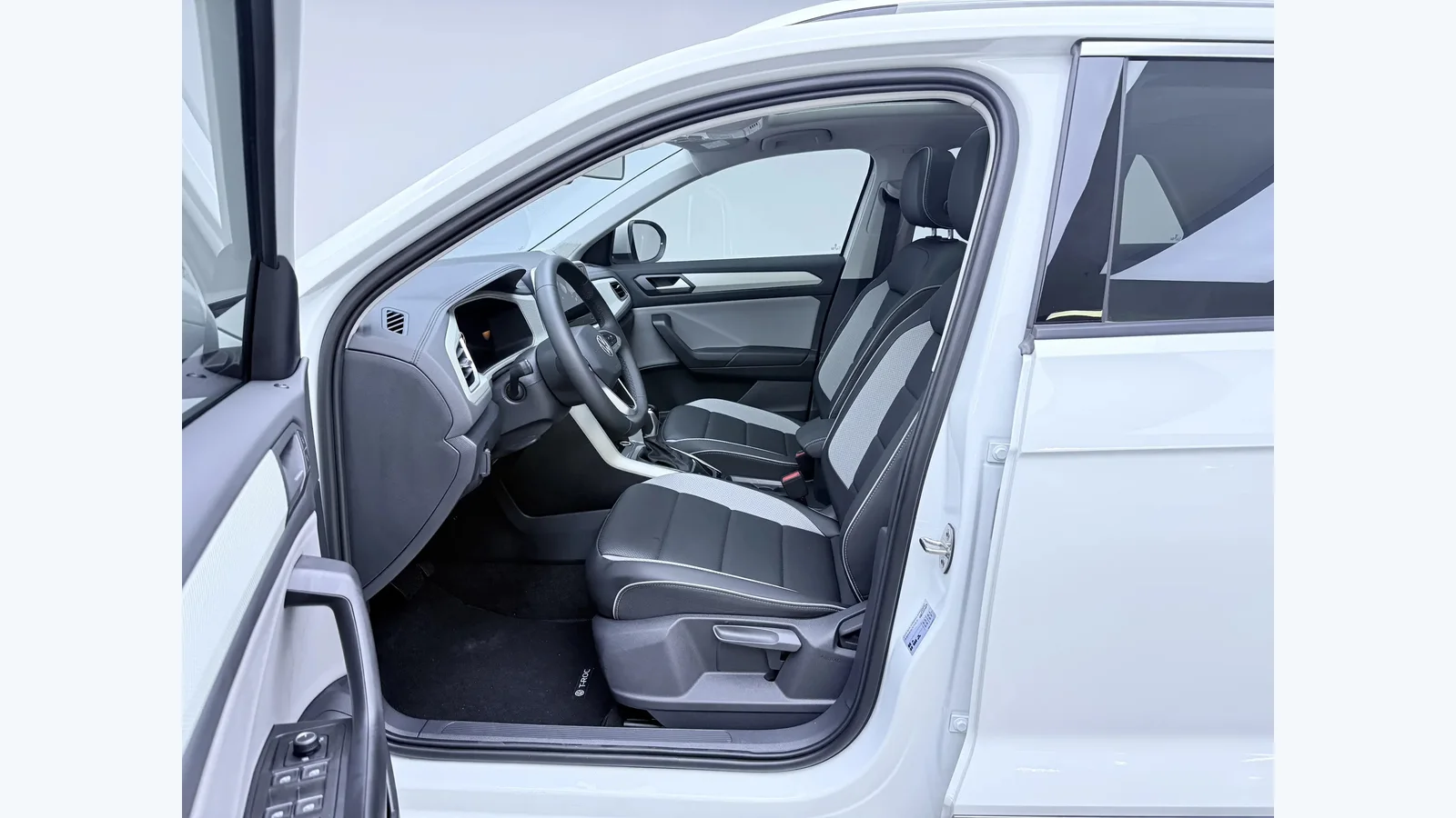 Used Volkswagen T-Roc Photo 11 thumbnail