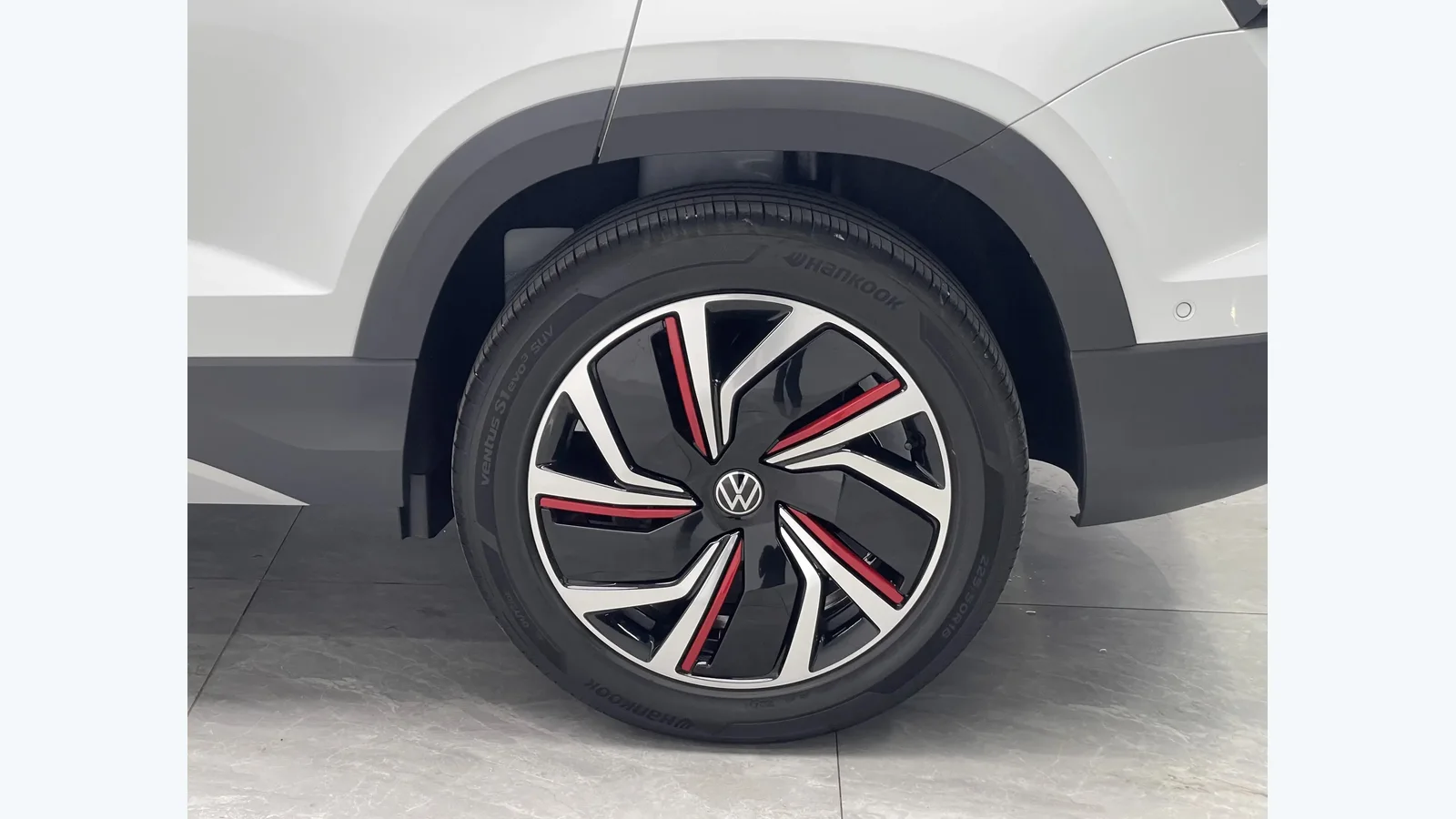 Used Volkswagen Tharu Photo 5 thumbnail