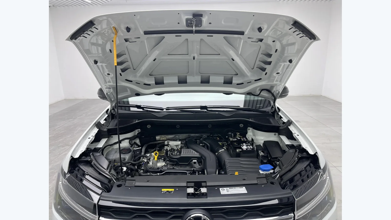 Used Volkswagen Tharu Photo 6 thumbnail