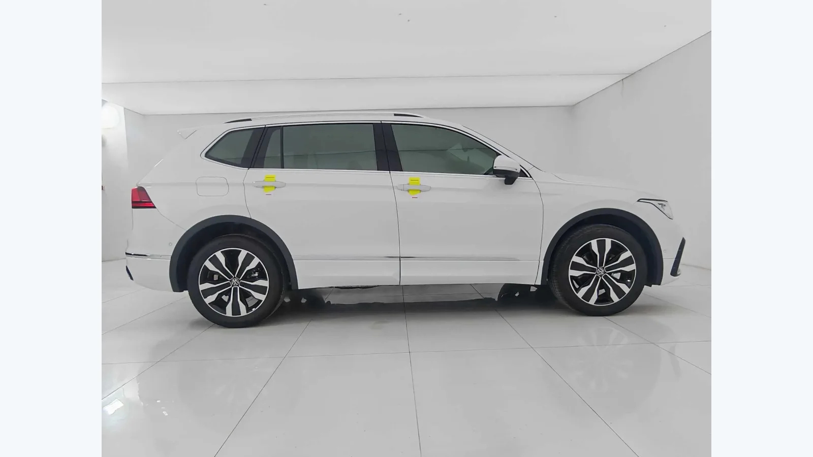 Used Volkswagen Tiguan L Photo 2 thumbnail