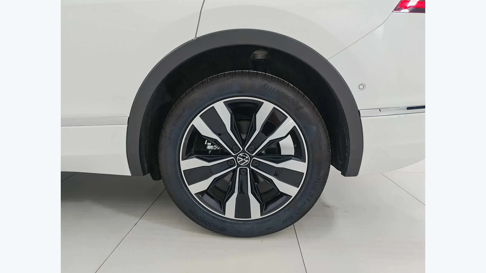 Used Volkswagen Tiguan L Photo 5 thumbnail