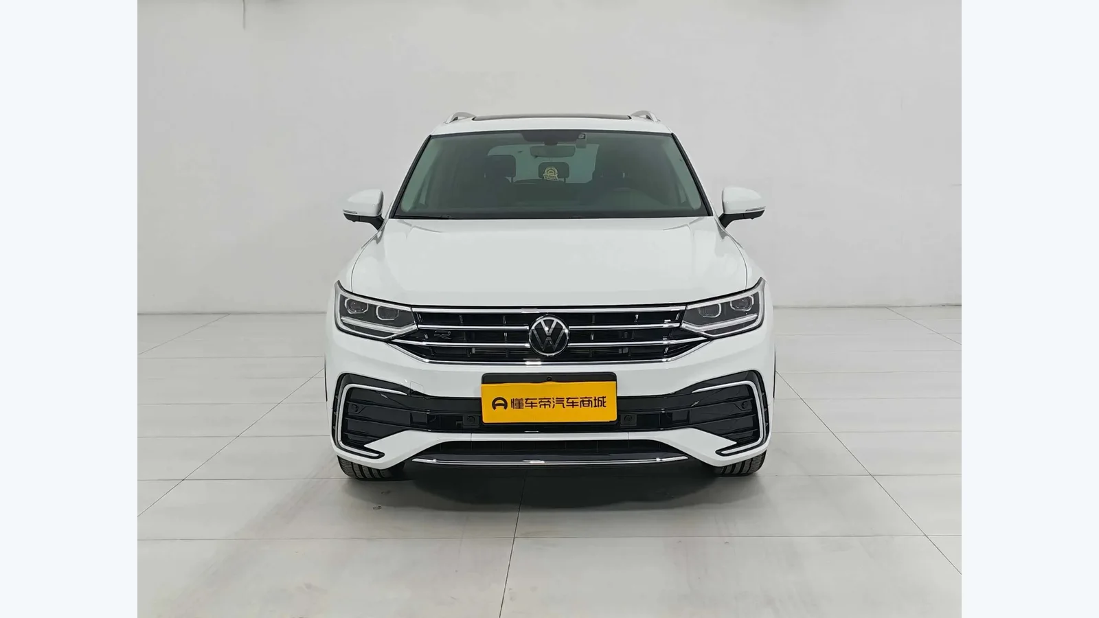 Used Volkswagen Tiguan L Side profile thumbnail