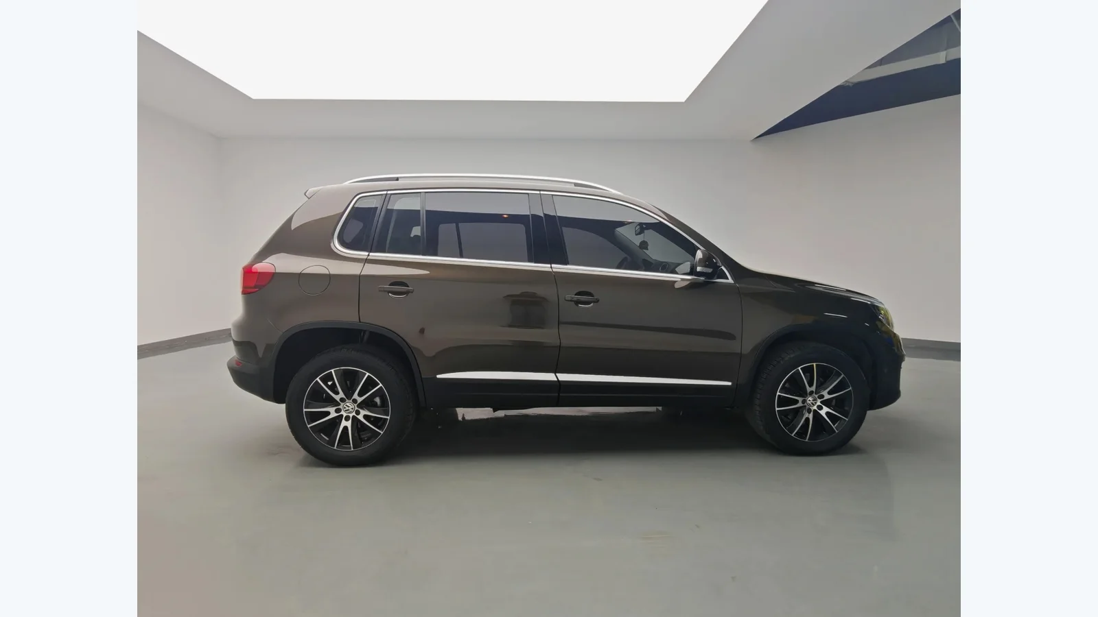 Used Volkswagen Tiguan Photo 2 thumbnail